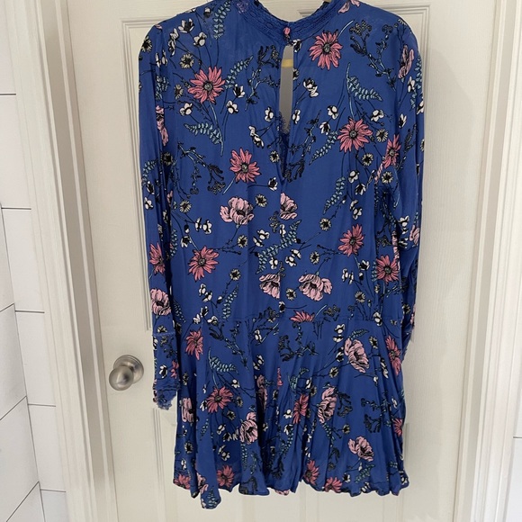 Blue and floral, XL lulus dress - Picture 2 of 2